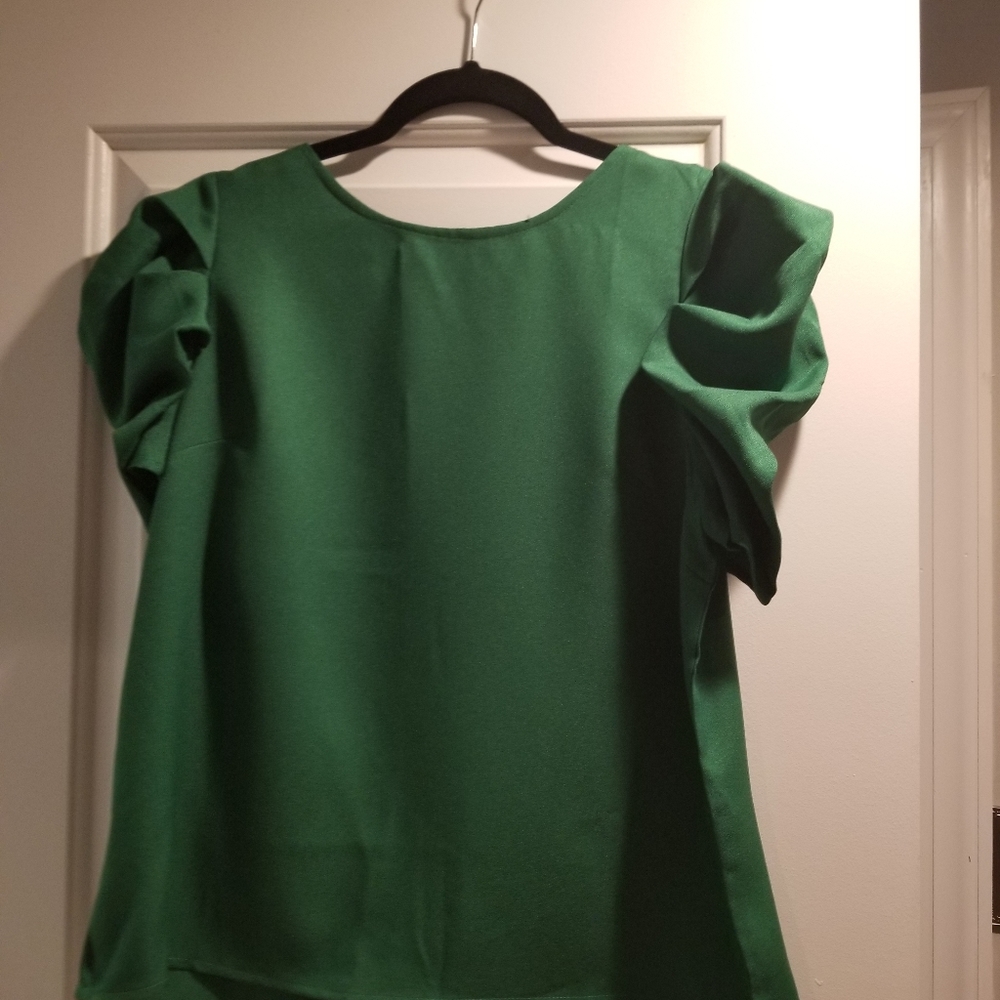 New without tag.  Puff sleeve blouse.